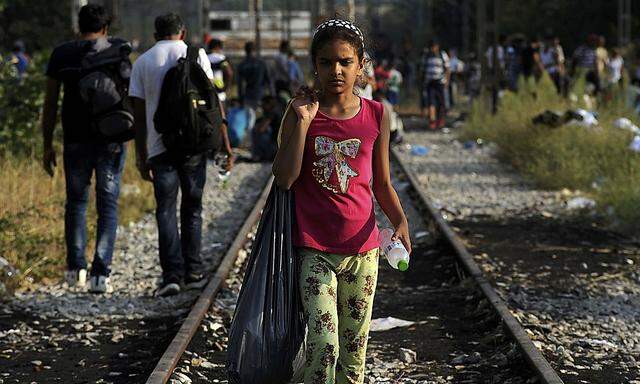 Mehrere tausend Flüchtlinge hatten unter freiem Himmel an der griechisch-mazedonischen Grenze gewartet.
