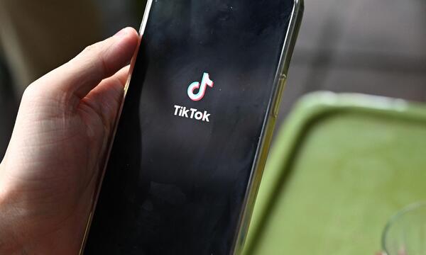 Auch auf der Videoplattform TikTok kursieren falsche Nachrichten zum Israel-Krieg.