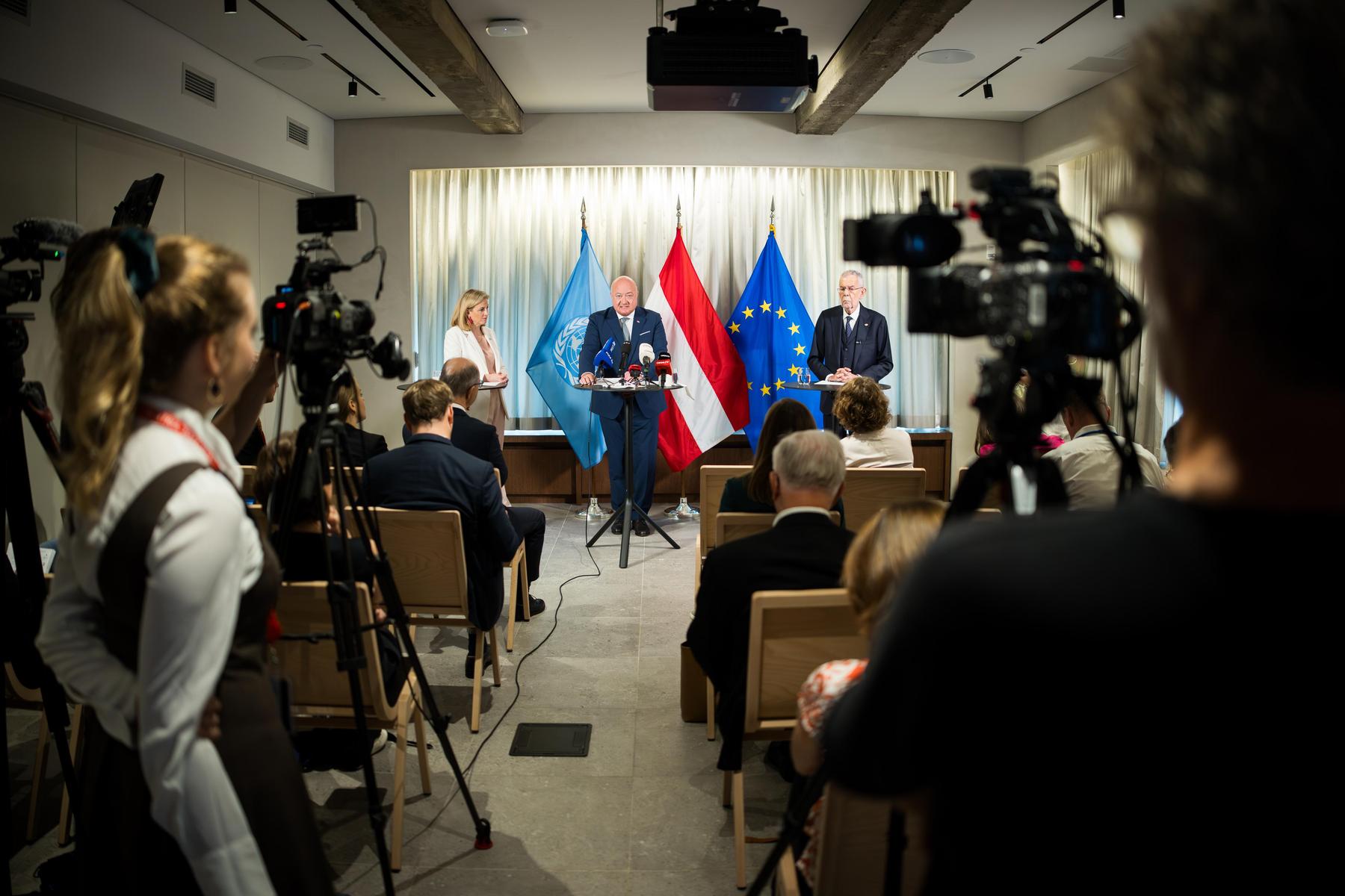 Sieben von zehn Personen um Unabhängigkeit der Medien besorgt