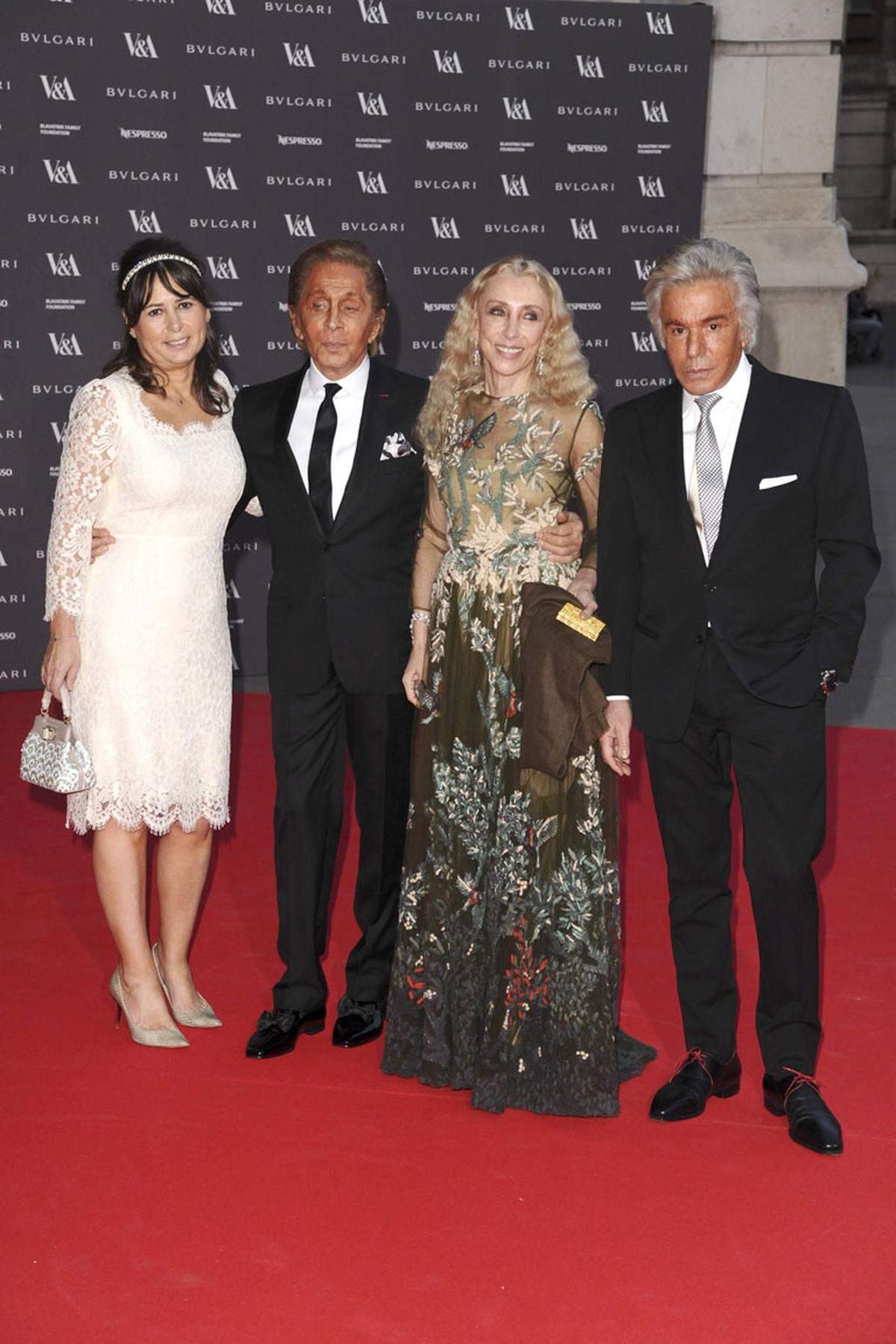 Vogue-Chefredakteurinnen Alexandra Shulman und Franca Sozzani mit Valentino Garavani und Giancarlo Giammetti.