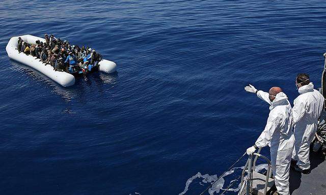 Mehr als 300 Flüchtlinge vor libyscher Küste gerettet 
