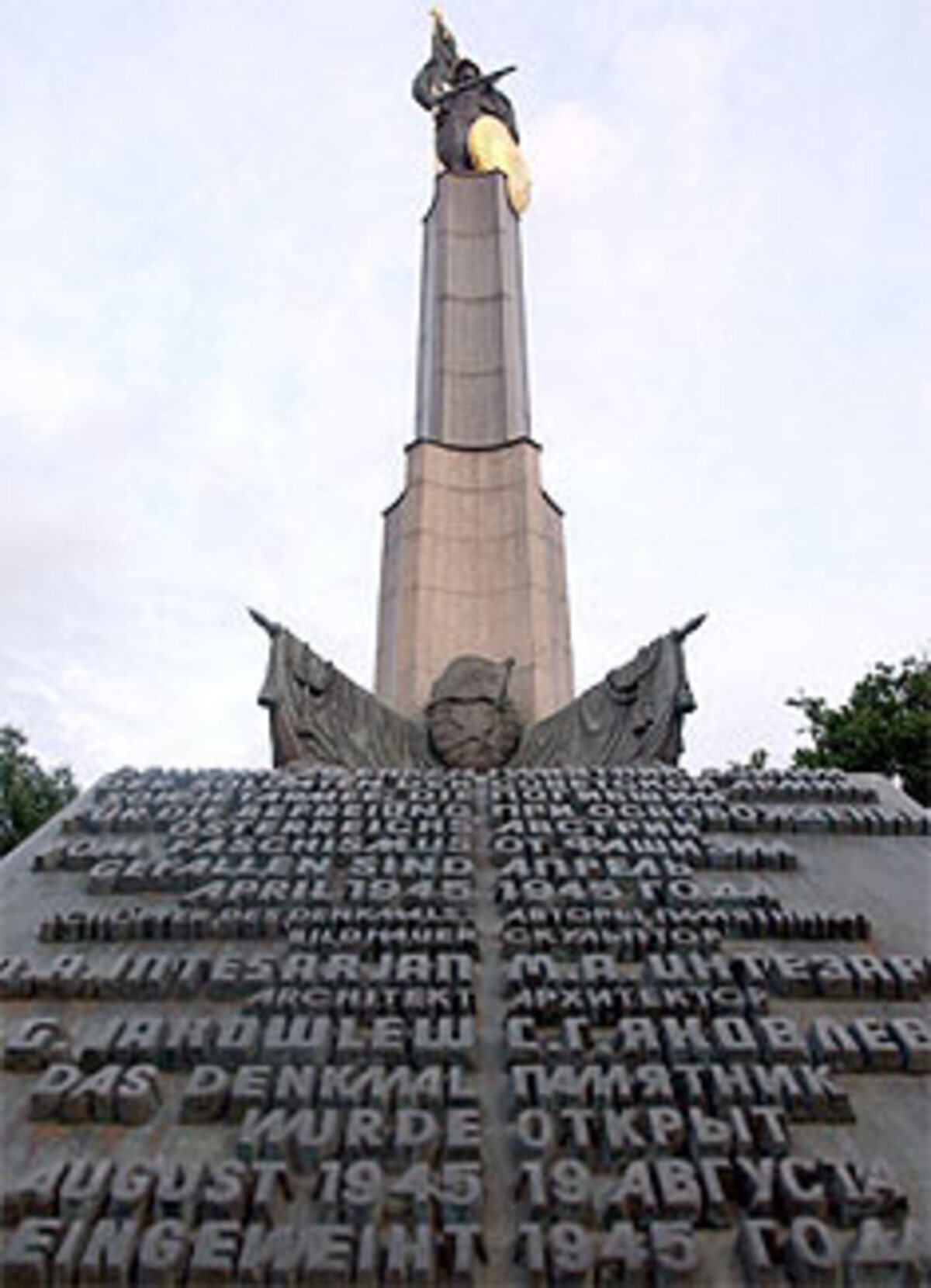 Mittwoch Mittag landet der russische Präsident Wladimir Putin in Wien. Besuchen wird er unter anderem die Hofreitschule, die russisch-orthodoxe Kirche und das russische Denkmal auf dem Schwarzenbergplatz.
