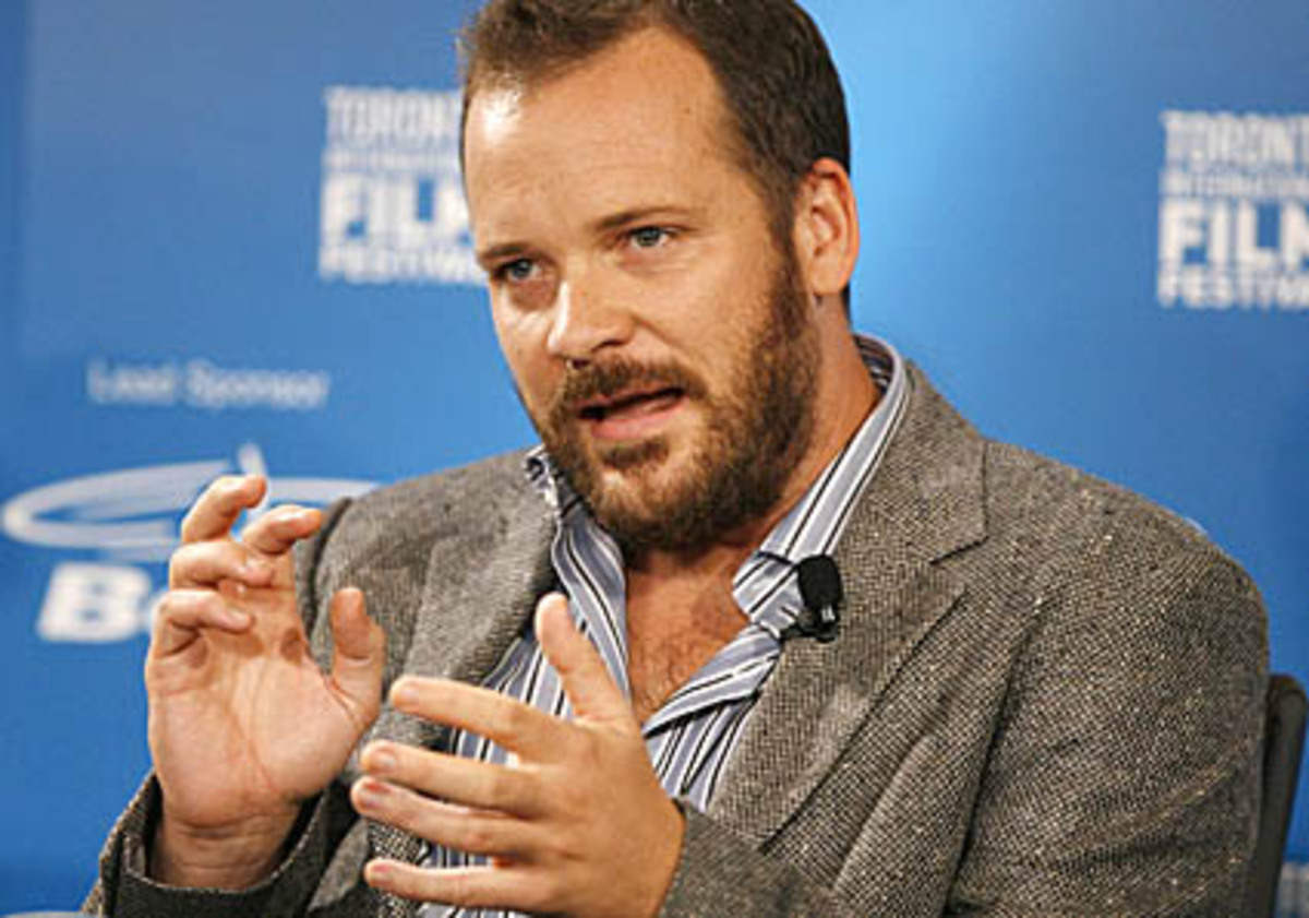 Schon sein Leinwanddebüt hatte Sarsgaard in einem weltbekannten Film: Er ist der junge Mann, der in den ersten Minuten von "Dead Man Walking" erschossen wird. Weitere Nebenrollen hatte er in "Der Mann in der eisernen Maske" als Sohn von Musketier Athos, sowie in dem Drama "Boys Don't Cry" als asozialer homophober Mörder John Lotter. Seinen endgültigen Durchbruch feierte Sarsgaars mit "Shattered Glass" wofür er bei den "Golden Globe Awards" als bester Nebendarsteller nominiert wurde.