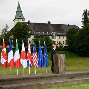 Deutschlands Bundeskanzler Scholz bei einer Abschlusspressekonferenz. Die G7 seien sich einig, Wladimir Putin "darf diesen Krieg nicht gewinnen", betonte er. Die G7 seien entschlossen, die Ukraine so lange zu unterstützen wie erforderlich.