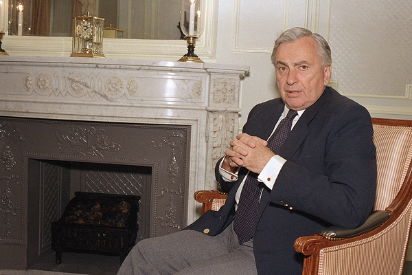 "Er wollte einen sicheren Krieg, bei dem nicht die ganze Welt auseinanderfliegt. Er wollte Ruhm. Deshalb Vietnam." (Aus einem Interview mit der Zeitschrift "Stern" im Jahr 2000 über den ehemaligen US-Präsidenten John F. Kennedy)