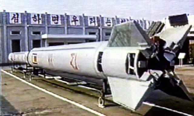 Nordkorea droht mit Atom-Angriff (im Bild: nordkoreanische Mittelstrecken-Rakete des Typs Taepodong-2 mit einer Reichweite von rund 4000 Kilometern)