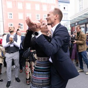 Johannes Anzengruber (hier mit seiner Frau Valentina) hatte am Sonntag allen Grund für ein Freuden-
tänzchen.