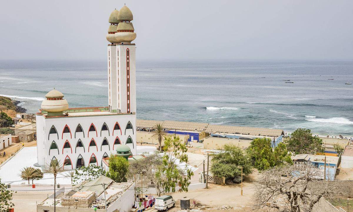 90 Prozent der Bewohner des Senegal sind Moslems. Die Große Moschee von Ouakam in einem Stadtteil von Dakar wurde 1997 finalisiert.