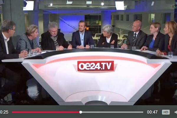 Im Anschluss an die Debatte von Hofer und Van der Bellen auf oe24.TV war unter anderem Ursula Stenzel als „Analystin“ geladen. Dabei unterstellte die FPÖ-Gemeinderätin den Eltern von Van der Bellen eine nationalsozialistische Vergangenheit. „Es gibt zumindest Vermutungen, dass seine Eltern zumindest geliebäugelt haben mit den Nazis“, sagte sie. Van der Bellen „stellt das so dar, als ob sie geflohen wären vom Leninismus und vorm Stalinismus – das kann man schon hinterfragen“, forderte die frühere Vorsteherin des ersten Wiener Bezirks (damals noch ÖVP) eine Klarstellung. Van der Bellen nahm den Ball im TV-Duell auf „Puls4“ auf und beschwerte sich bei Hofer über Stenzels Aussagen. Mit Blick auf seinen Vater sagte er: „Er ist vor 50 Jahren gestorben und kann sich nicht wehren.“ Hofer konterte: „Ganz viele ihrer Unterstützer bezeichnen mich jetzt als Nazi." Van der Bellen: „Sie leben, und sie können sich wehren.“