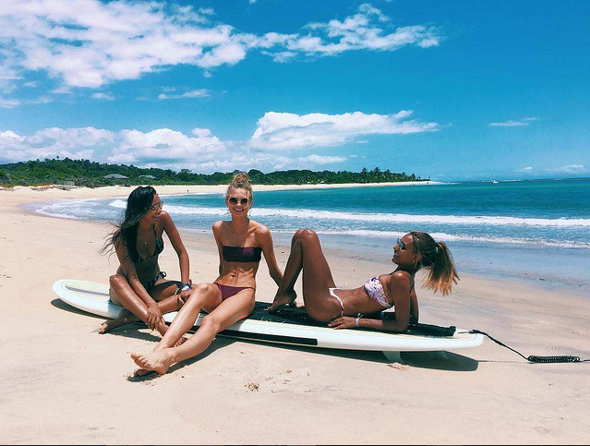 Gekonnt am Strand räkelten sich auch Jasmine Tookes, Lais Ribeiro und Romee Strijd im brasilianischen Trancoso.