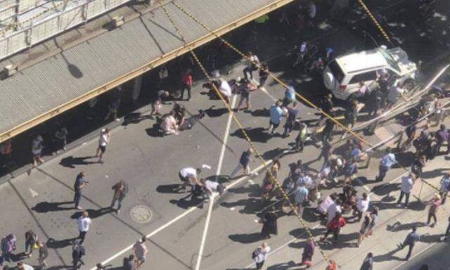 Melbourne: Ein Auto raste in eine Menschenmenge. 