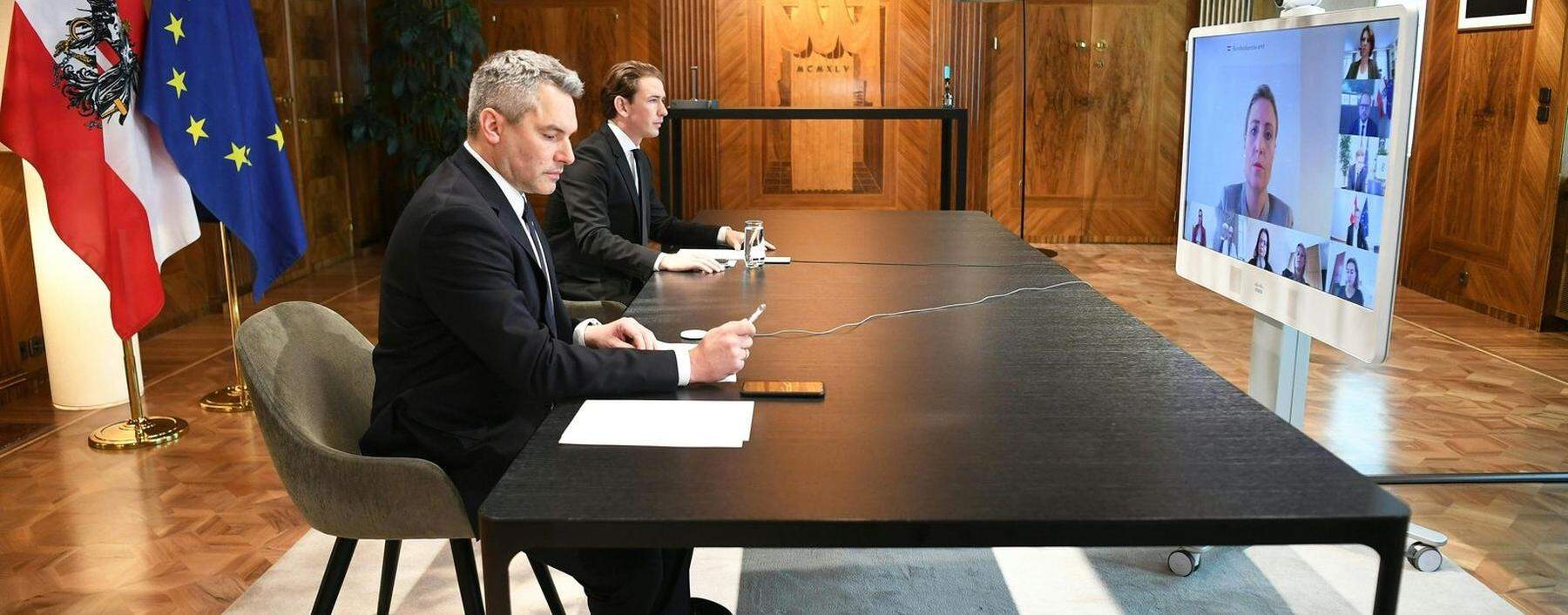 Innenminister Karl Nehammer und Bundeskanzler Sebastian Kurz (beide ÖVP) bei einer Videokonferenz nach dem Terroranschlag.