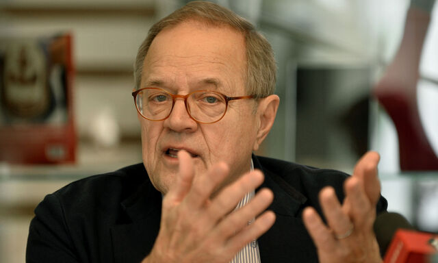 HINTERGRUNDGESPRAeCH: ERHARD GROSSNIGG