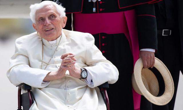 Benedikt XVI. unterstützt laut Franziskus "in der Stille die Kirche". (Archivbild)