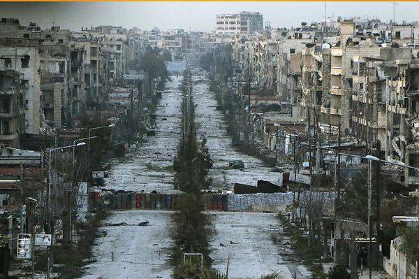 "Harte Fakten" sind jedenfalls die Zahlen der Vereinten Nationen: UN-Schätzungen zufolge hat der Krieg in Syrien bereits mindestens 210.000 Menschen das Leben gekostet. Allein im vergangenen Jahr wurden demnach 76.000 Menschen getötet.Bild: Das zerstörte Aleppo