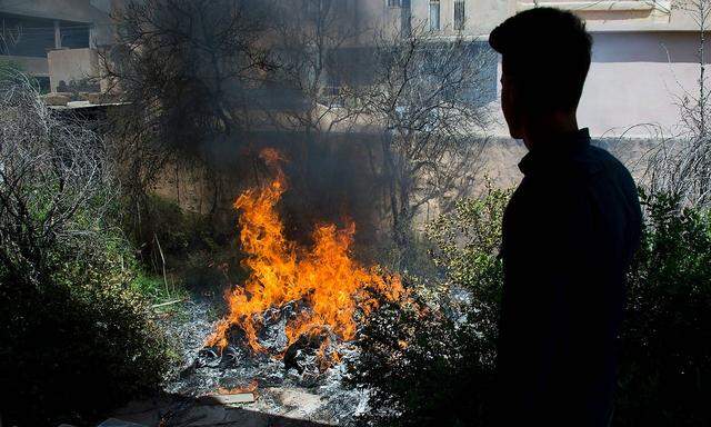 Flammen vor dem eigenen Haus: Ein Iraker ist in seine christlich geprägte Heimatstadt Qaraqosh zurückgekehrt