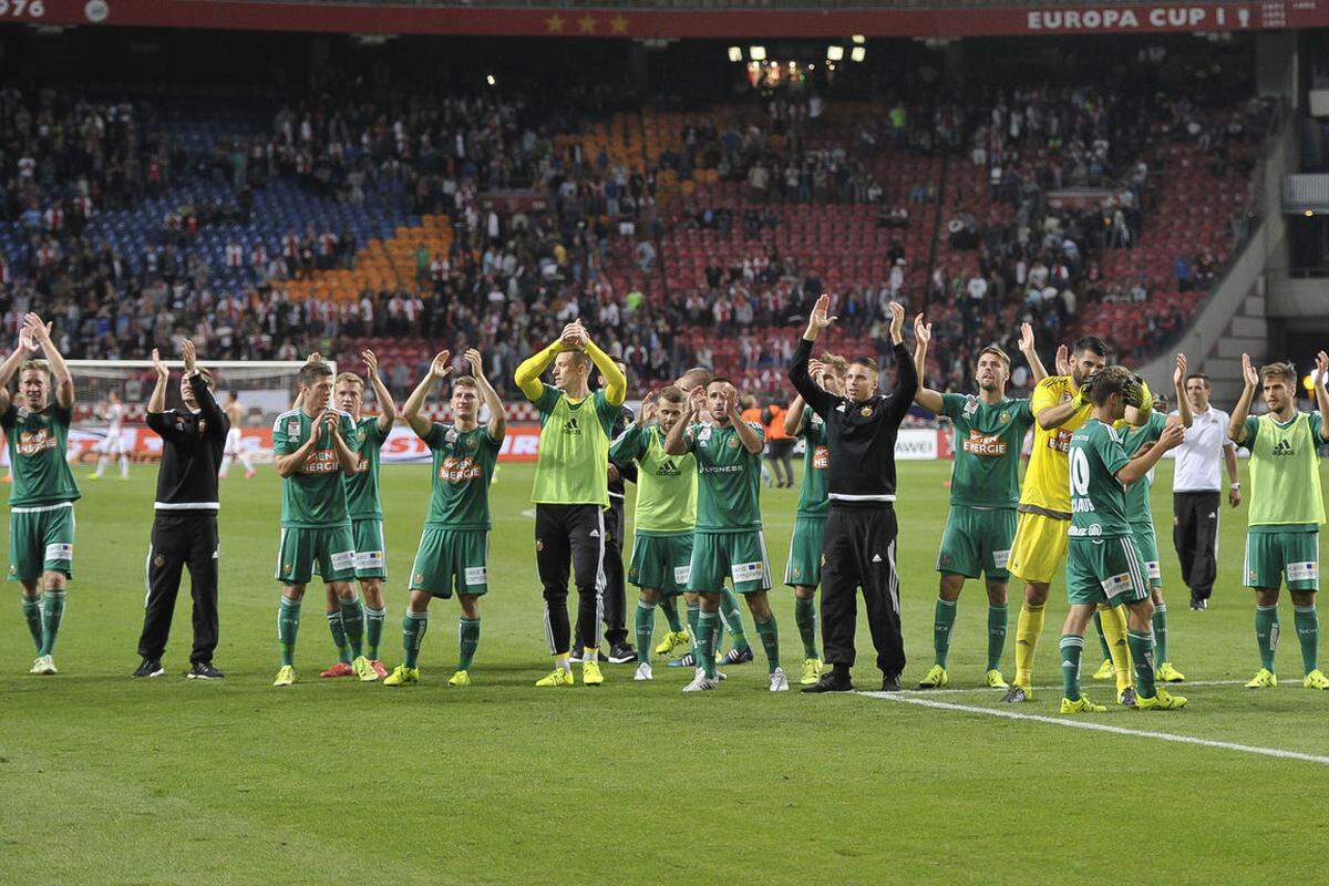 Rapid darf weiter vom Einzug in die Königsklasse träumen. Nach dem 2:2 im Heimspiel ist den Hütteldorfern mit einem 3:2 im Rückspiel bei Ajax Amsterdam die Sensation gelungen.