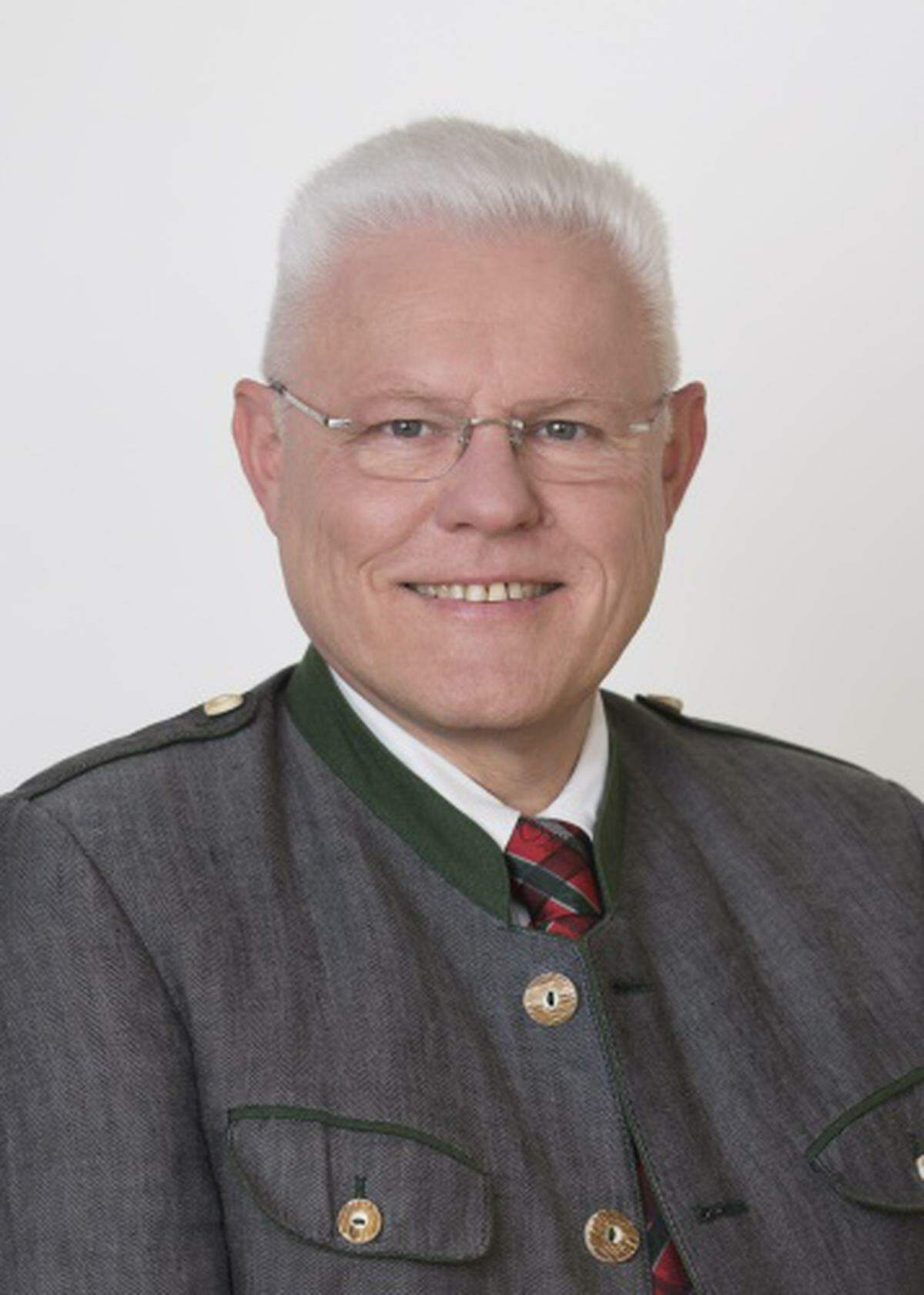 Der Oberösterreicher Werner Neubauer sitzt seit 2006 im Parlament, 18 Jahre lang war er Gemeinderatsmitglied in Linz. Seit 2005 ist er Vorstandsmitglied der Freiheitlichen Akademie.