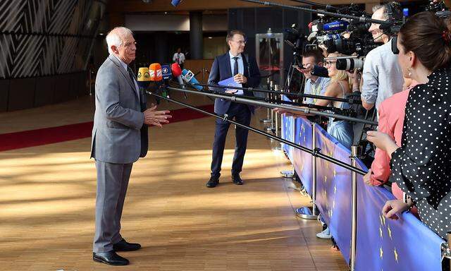 Josep Borrell am Montag in Brüssel im Gespräche mit Medienvertretern.