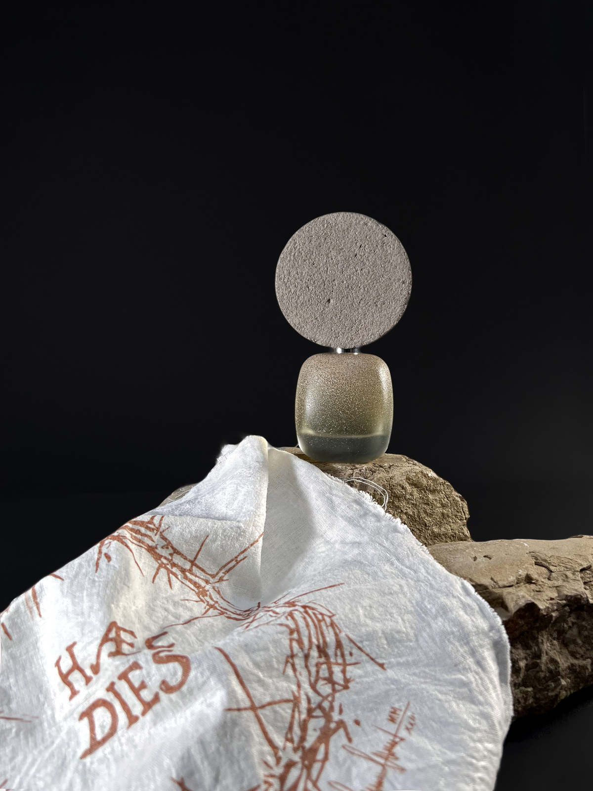 Das Parfum „Haec dies“ religiös inszeniert. 