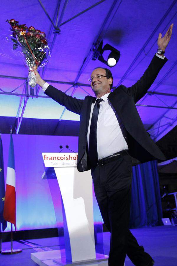 Hollande befand sich am frühen Abend noch in seiner Wählerhochburg im zentralfranzösischen Tulle (Departement Correze). "Ich werde der Präsident aller sein. Der 6. Mai wird ein neuer Start für Europa sein", rief er seinen Anhängern zu. Bis zwei Uhr früh feierte Hollande noch in Paris weiter.