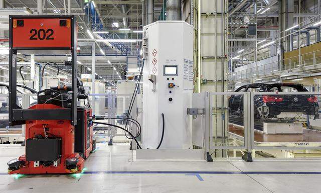 Betankung eines Brennstoffzellenstaplers in der BMW-Produktionsstätte Leipzig.