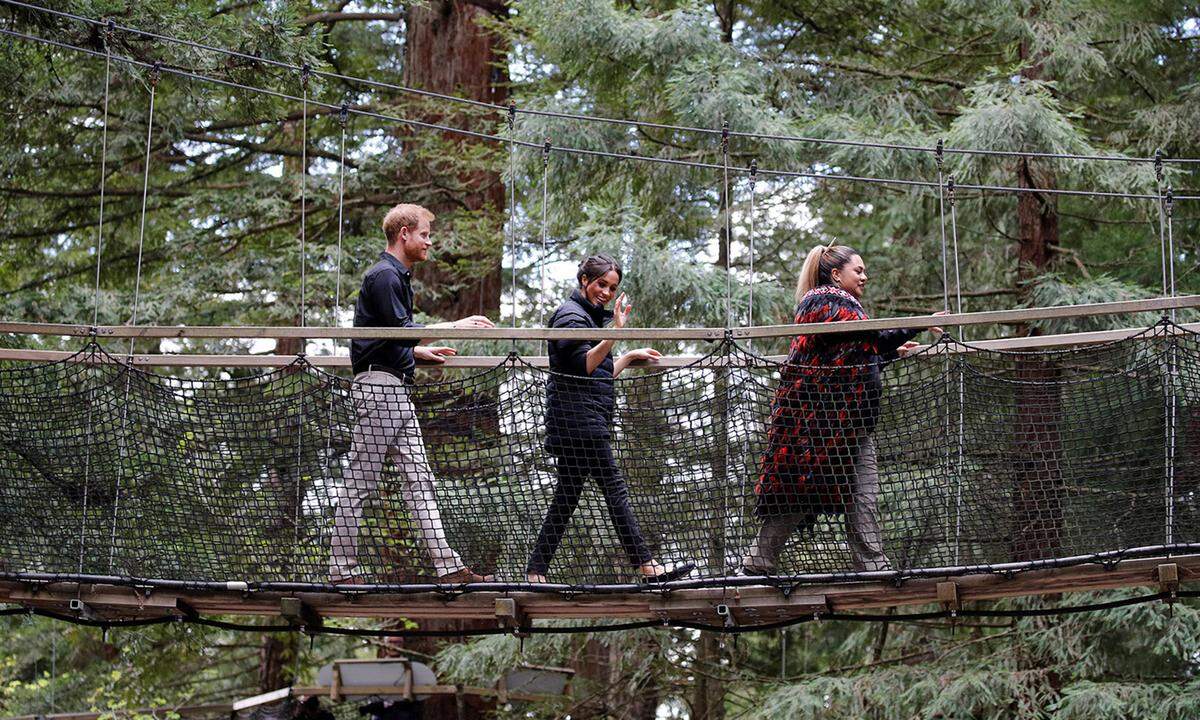 Wackelige Angelegenheit: Bevor es zurück ins Hotel ging, mussten noch ein paar Hängebrücken des „Treewalks“ bewältigt werden.  