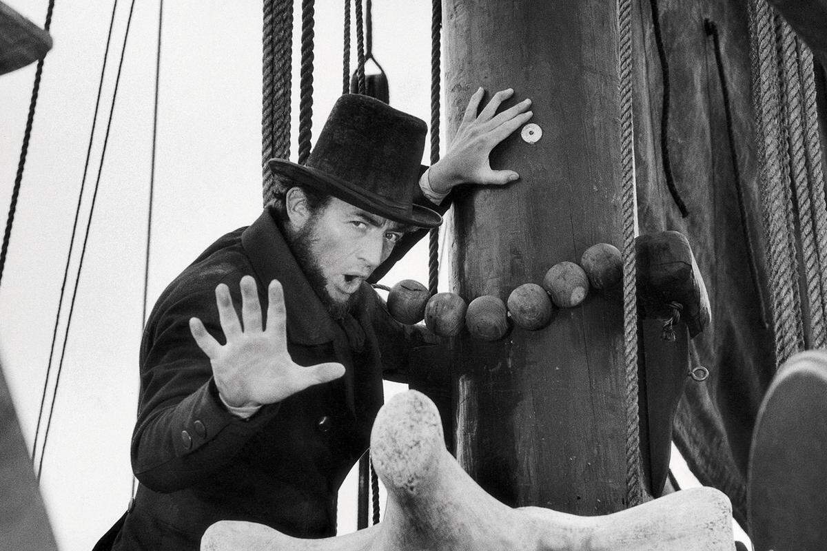 Gregory Peck spielte in „Moby Dick“ aus dem Jahr 1956 den Kapitän Ahab. Ernst Haas porträtierte ihn auch gemeinsam mit seinem Double, dieses freilich von hinten.