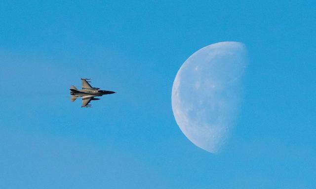 F-16 (diesfall eine norwegische) während des jüngsten Nato-Manövers Trident Juncture in Nordeuropa 