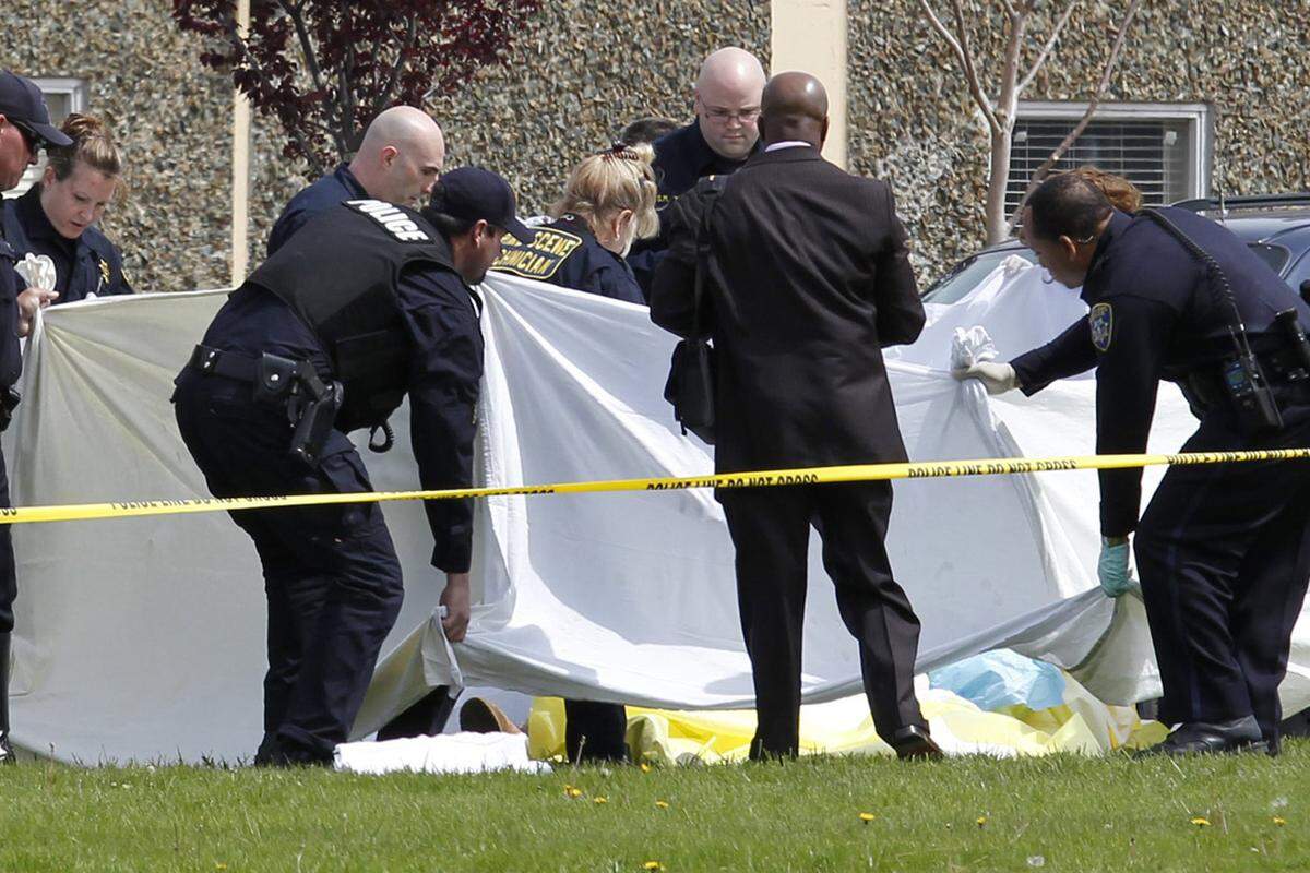  3. April 2012: Ein Amokläufer erschießt an einem christlichen Privatcollege in Kalifornien sieben Menschen. Der 43-Jährige ist ein ehemaliger Student in Oakland. Fünf Opfer sterben am selben Tag im Kugelhagel, zwei weitere erliegen später ihren Verletzungen.