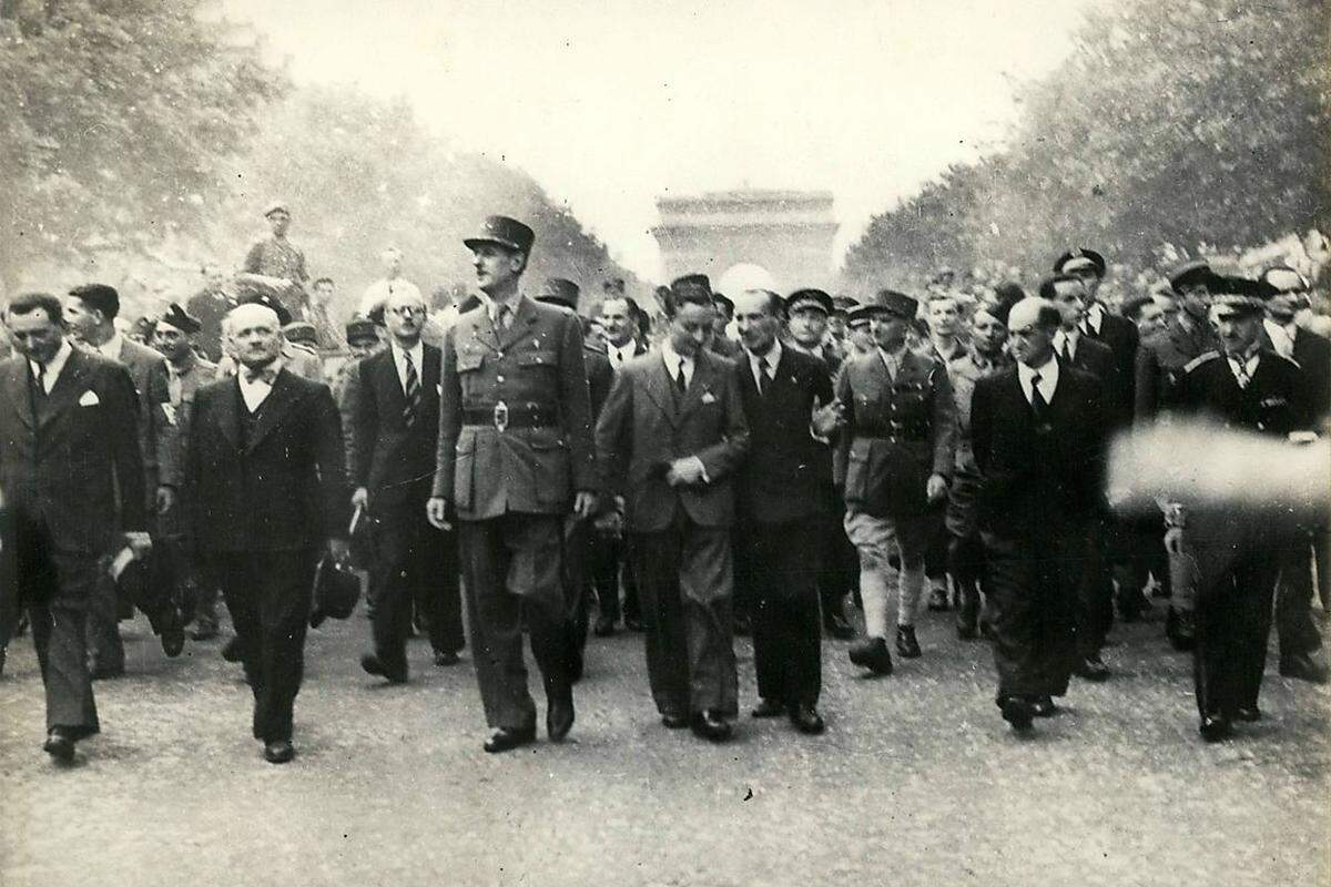 "Dies ist einer der Augenblicke, die das armselige Leben eines jeden Übersteigen. Paris! Geschändetes Paris! Zerschlagenes Paris! Gemartertes Paris! Aber Befreites Paris!" Zehntausende Menschen jubeln am Abend des 25. August 1944 General Charles de Gaulle zu, der die Befreiung der französischen Hauptstadt von der Nazi-Besatzung verkündet.