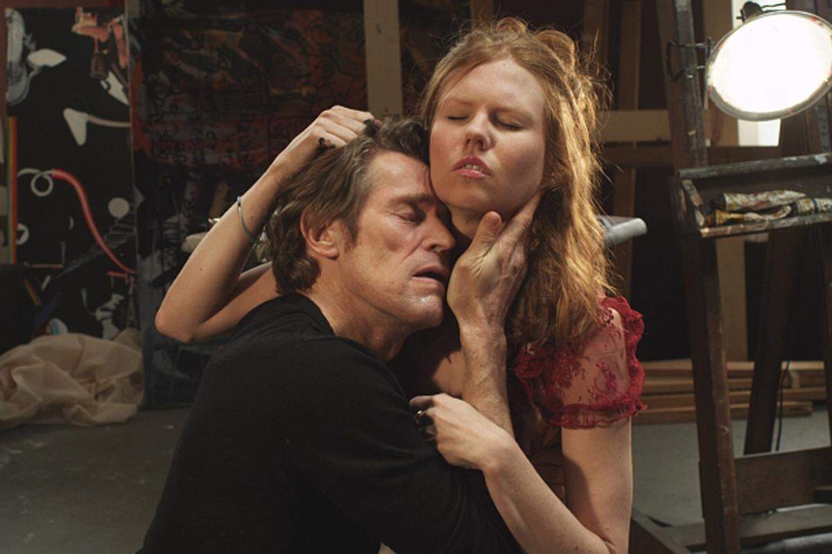 Das Künstlerpaar Cisco (Willem Dafoe) und Skye (Shanyn Leigh) ist davon überzeugt, dass die Welt untergehen wird. Bis zur Apokalypse soll es nur mehr wenige Stunden dauern.