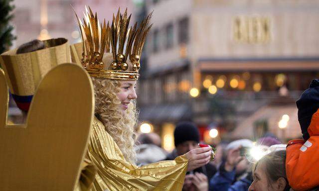 Barbara Otto das N�rnberger Christkind 2015 auf den N�rnberger Christkindlesmarkt in der Altstadt