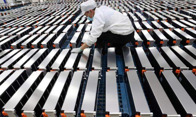 Für die Produktion von E-Auto-Batterien - hier eine Aufnahme aus China - braucht es vor allem Lithium. 