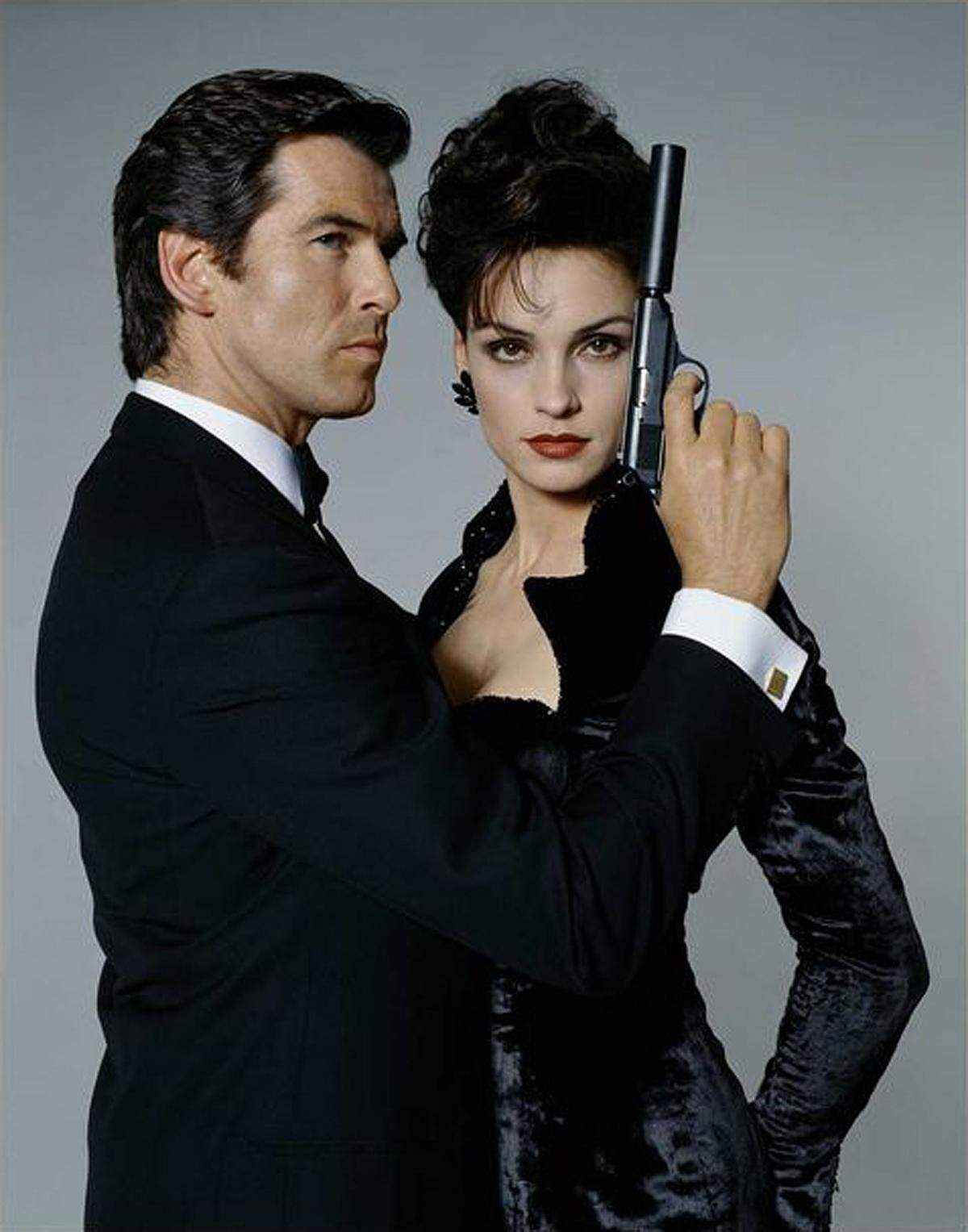 John Stoddart: Pierce Brosnan &amp; Famke Janssen bei den Dreharbeiten zu "Goldeneye", 1995