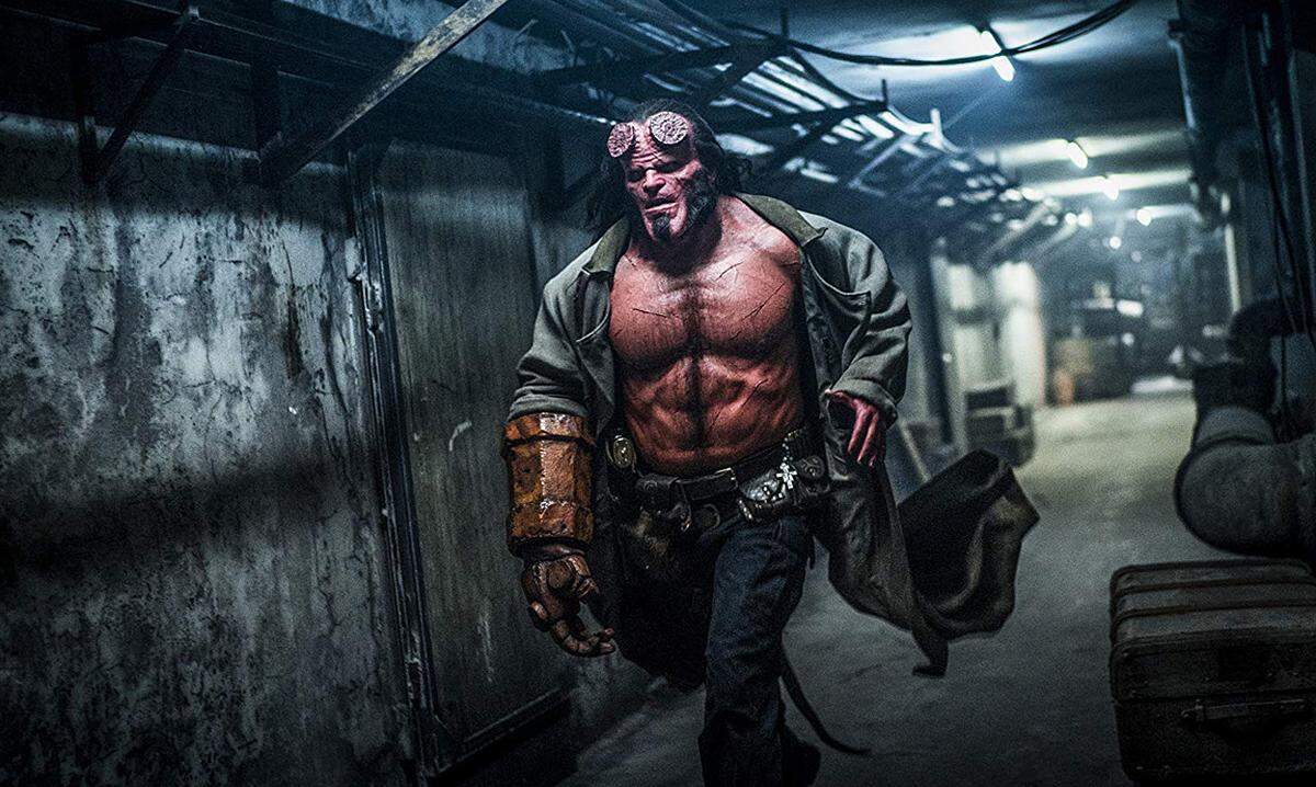 Filmstart: 12. April 2019 Mit Spannung erwartet wird das "Hellboy"-Reboot von Regisseur Neil Marshall. Dieser machte bisher vor allem durch zwei Folgen "Game of Thrones" von sich reden: Er inszenierte zwei Schlachten, jene "Blackwater" und jene der "The Watchers on the Wall". Der neue "Hellboy" dürfte also actionlastiger sein als die zwei Vorgänger von Guillermo del Toro. In der Titelrolle ersetzt David Harbour (der Polizist aus "Stranger Things") Ron Perlman. An seiner Seite: Sasha Lane, bekannt aus dem Independent-Film "American Honey". Hellboys Gegenspielerin wird von Milla Jovovich verkörpert.