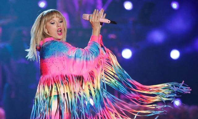 Taylor Swift performs at the iHeartRadio Wango Tango concert in Carson