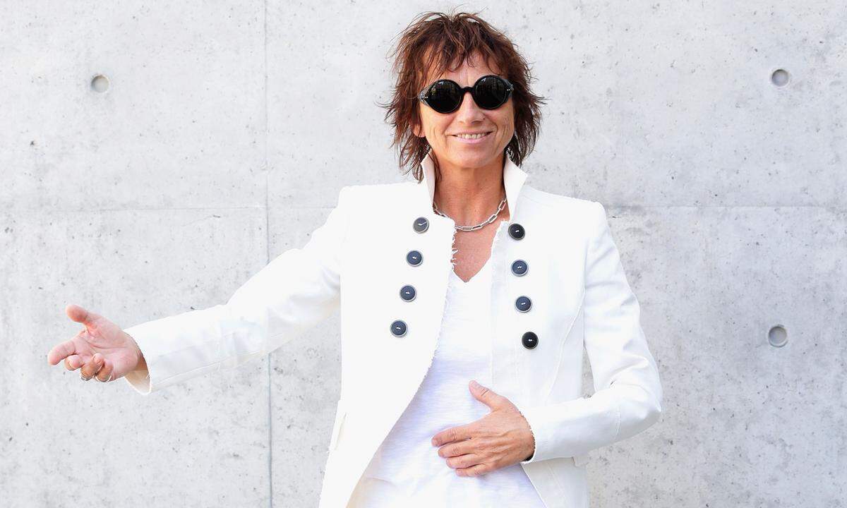 Rock-Queen Gianna Nannini liebt nicht nur die Musik, sondern auch den Rebensaft. 2012 präsentierte sie ihren ersten eigenen Wein. Das Gut Certosa di Belriguardo umfasst etwa 75 Hektar und liegt in der Nähe von Siena im Gebiet des "Chianti delle Colline Senesi".