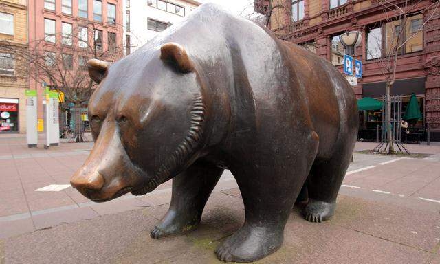 Bronzeskulotur des Bären vor der Wertpapierbörse Frankfurt