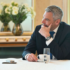 Kanzler Nehammer habe in den vergangenen Tagen öfter mit dem türkischen Präsidenten telefoniert. Der Istanbuler Prozess sei "weiterhin die beste Chance auf Frieden in Europa", betont Nehammer.