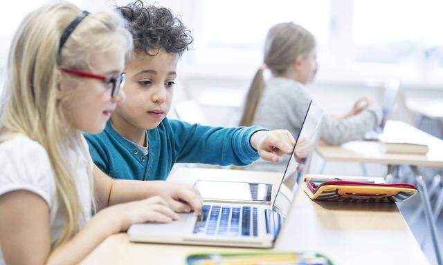 10- und 11-Jährige Schüler erhalten ab Herbst 2021 digitale Endgeräte.