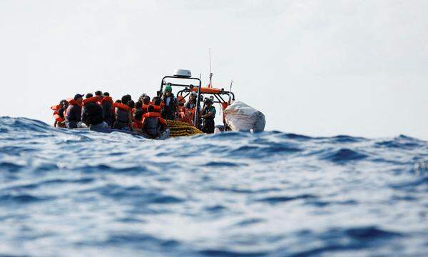 Auf hoher See: Die neuen Asylregeln sollen die EU für irreguläre Migranten unattraktiver machen.      