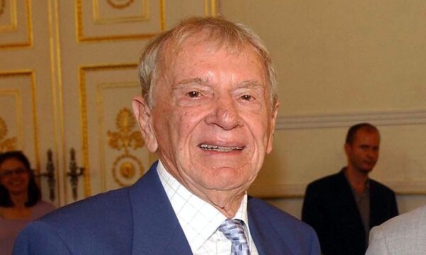 AUSZEICHNUNG FUER KOLLMANN U. SOBOTKA