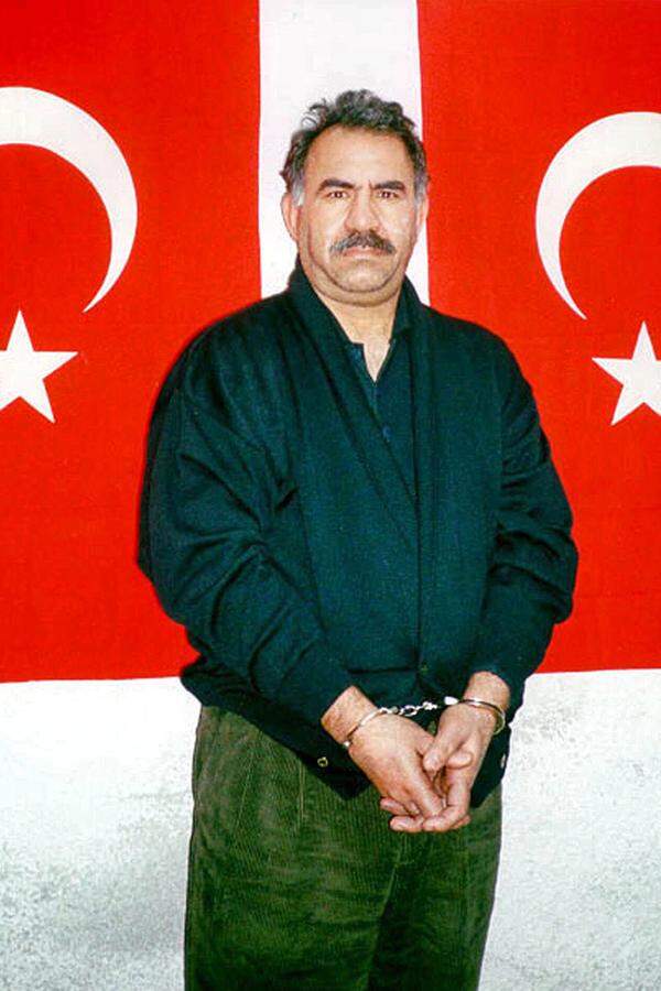Trotz der Vorbehalte verliefen die Verhandlungen zwischen der türkischen Regierung und der PKK-Führung offenbar erfolgreich. Öcalan fordert nun neben dem Waffenstillstand auch eine politische Lösung des Konflikts. Ministerpräsident Erdoğan sicherte den PKK-Kämpfern einen freien Abzug aus der Türkei zu