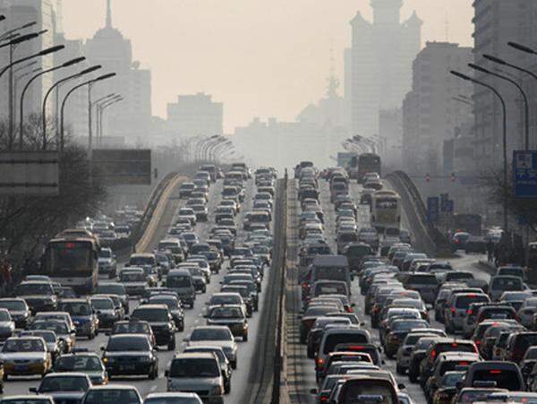 Eine Verbesserung der Luftqualität ist daher nicht zu erwarten.Jährlich sterben rund 750.000 Chinesen in direkter Folge der Umweltzerstörung und Luftverschmutzung.