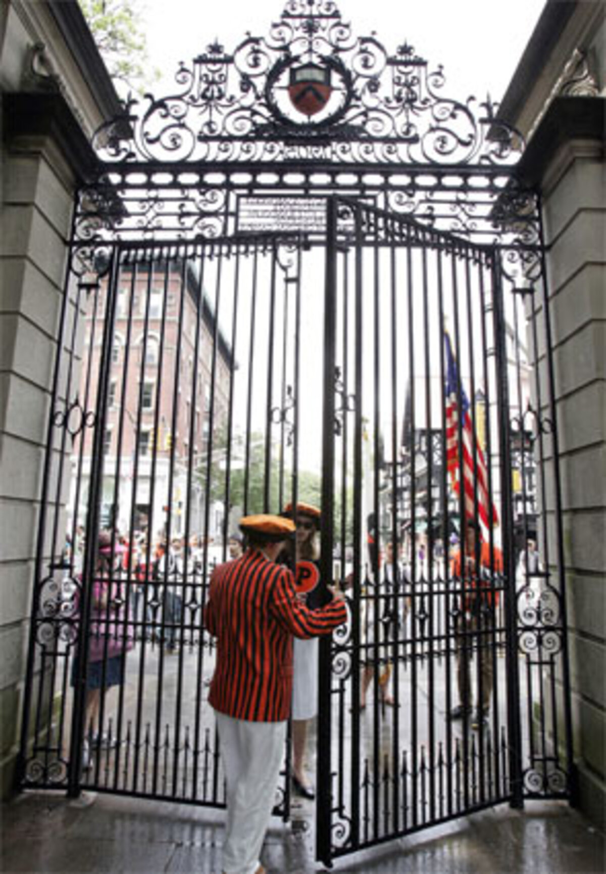 Die Eltern wurden nämlich auch befragt. Ihnen ist ein Sonnenplätzchen offenbar weniger wichtig. Denn ihrer Meinung nach wäre Harvard das Traumziel (vor Stanford und Princeton). Die University of Southern California und die Berkeley University (ebenfalls im sonnigen Süden) kommen gar nicht vor.