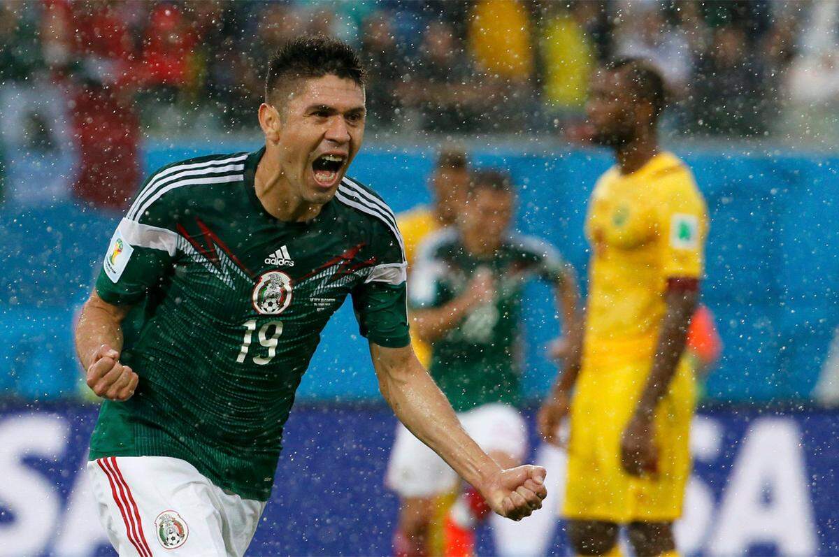 Denn Mexiko bejubelt einen hochverdienten 1:0-Erfolg gegen Kamerun. Und das, obwohl der Unparteiische aus Kolumbien gleich zwei reguläre Treffer in der ersten Halbzeit aberkannt hat.