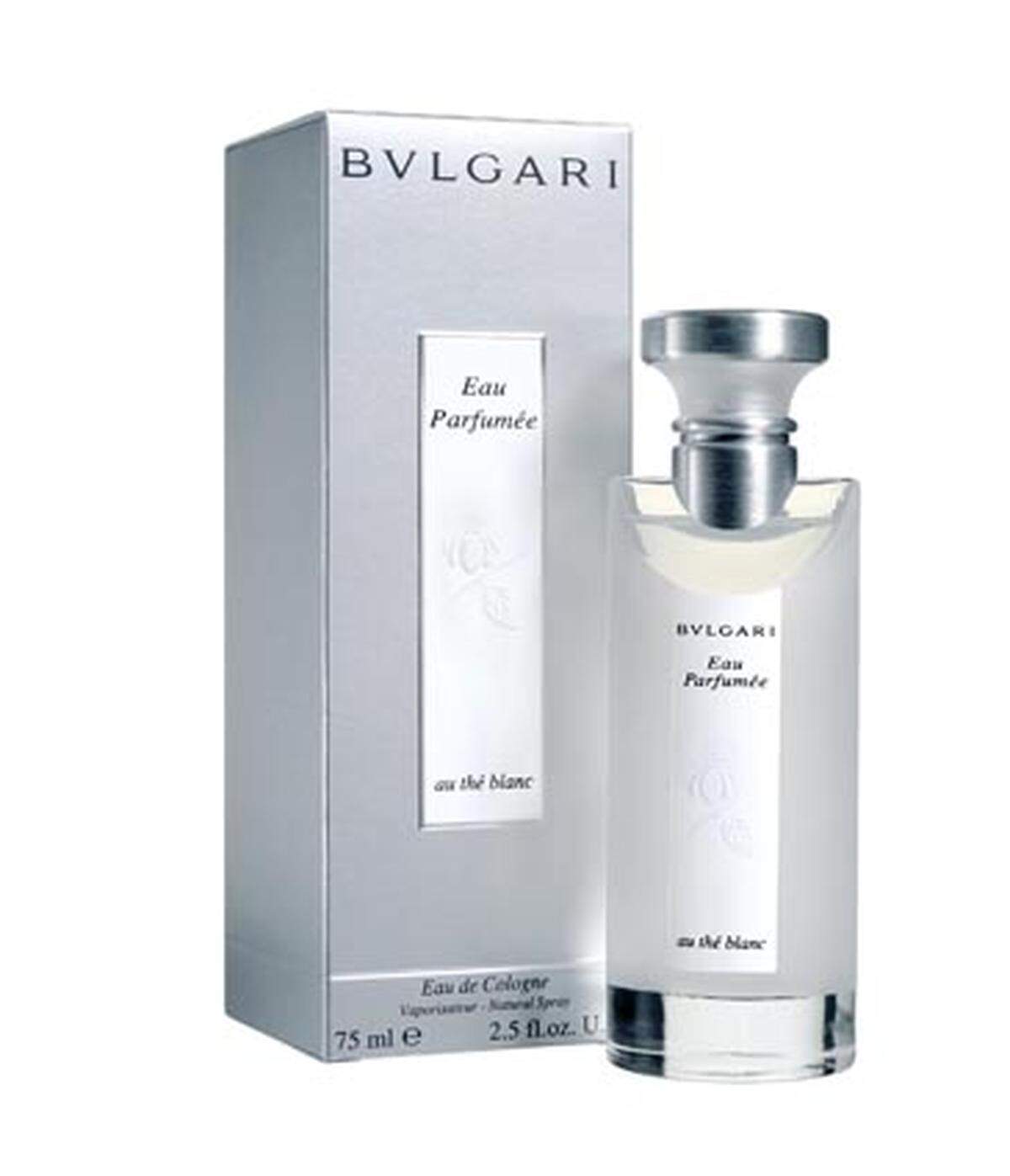 Weisser Tee hat einen besonders hohen Gehalt an Polyphenolen und zeichnet sich durch sein delikates Aroma aus, das man auch als Duft geniessen kann. Zum Beispiel von Bulgari - "Eau Parfumée au thé blanc"...