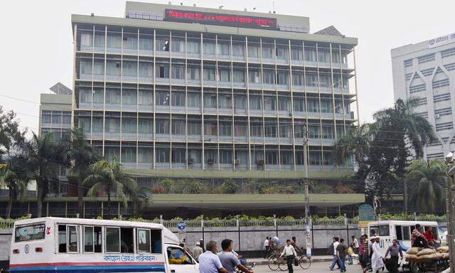 Die Zentralbank von Bangladesch war das erste prominente Opfer. Jetzt attackieren Hacker auch Geschäftsbanken. 