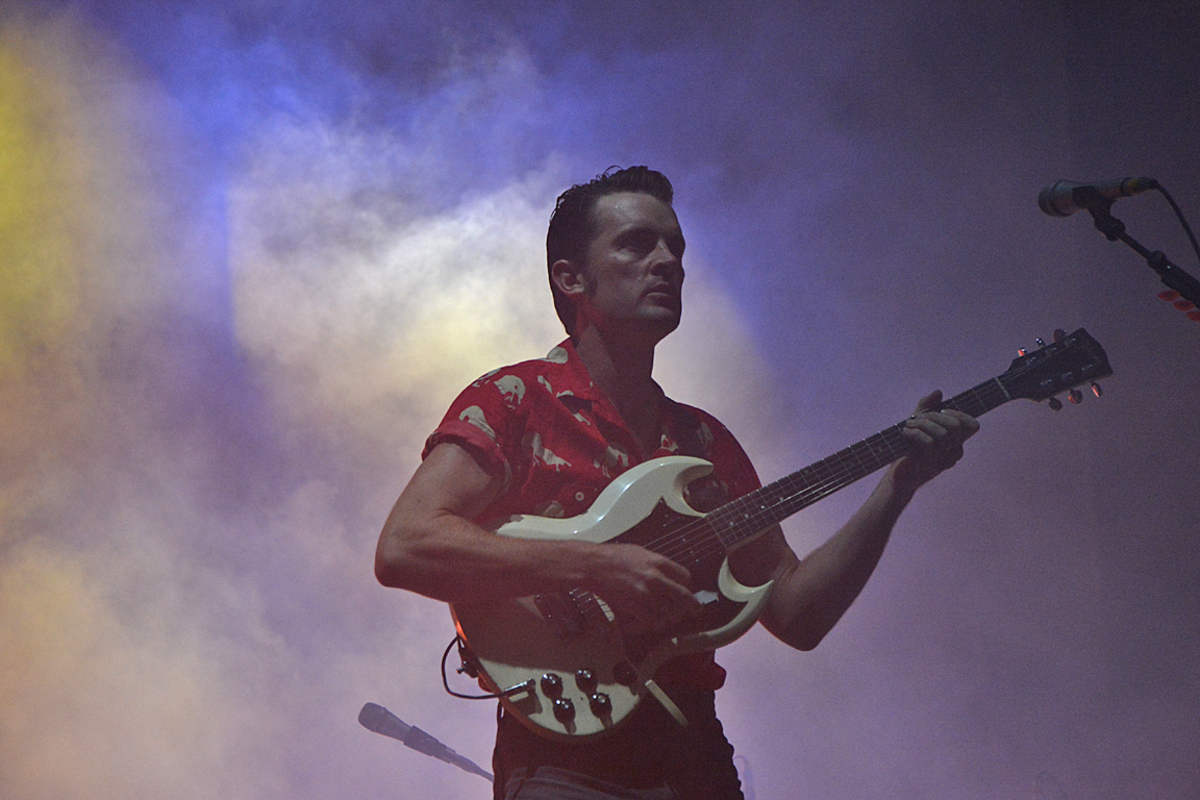 Das traf auch für Franz Ferdinand zu. Die schottischen Indie-Rocker zappelten sich ruhelos und wie gewohnt durch ihr Greatest-Hits-Repertoire - von "Take me out" bis "Do you want to" - spielten auch neue Nummern wie den Ohrwurm "Right Action".